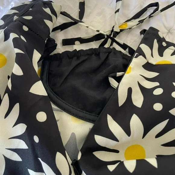 Solid & Striped Lolita dress in graphic daisy - Picture 12 of 12